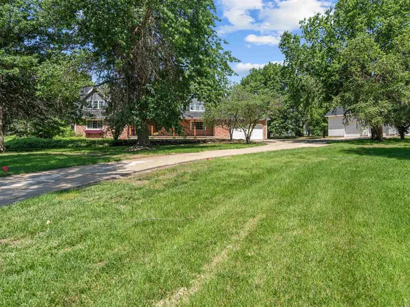2033 Ridgeview Rd, Salina, KS 67401