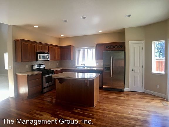4th image of 17919 NE 36th Way