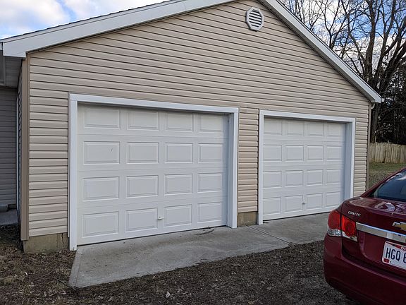 2nd image of 112 Cain St