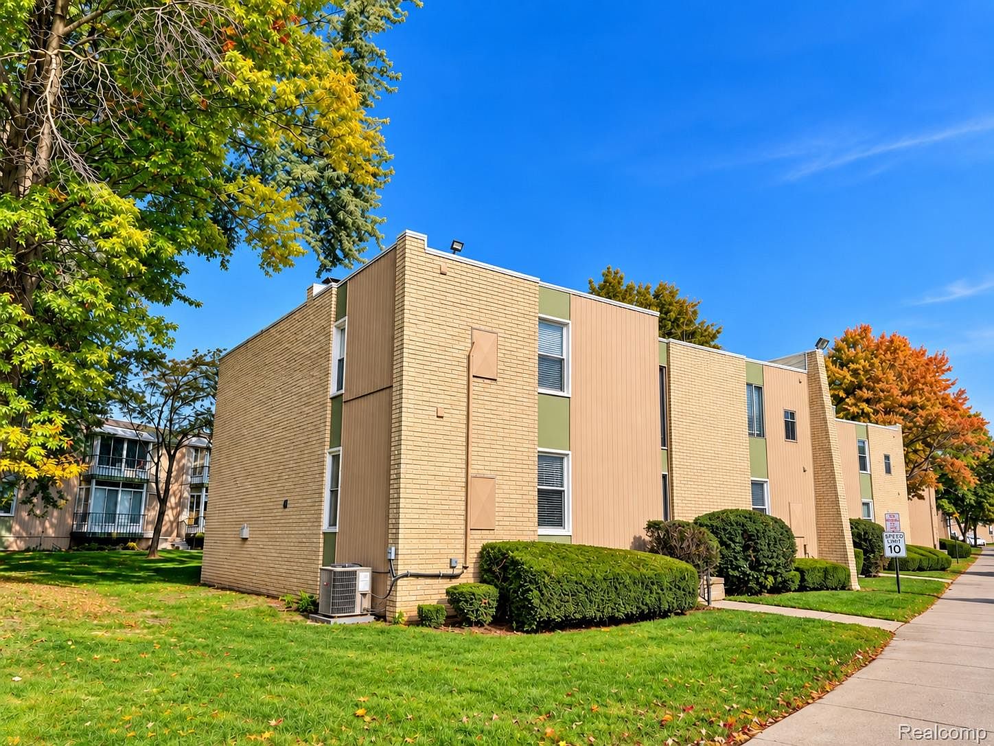 33379 Fargo St, Livonia, MI 48152