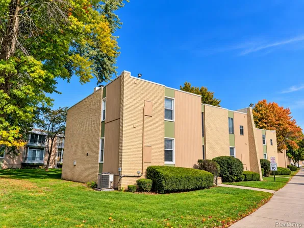 33379 Fargo St, Livonia, MI 48152