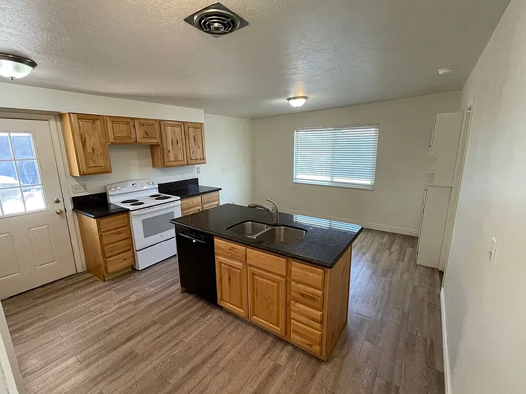 4159 S 3100 E — Photo 6