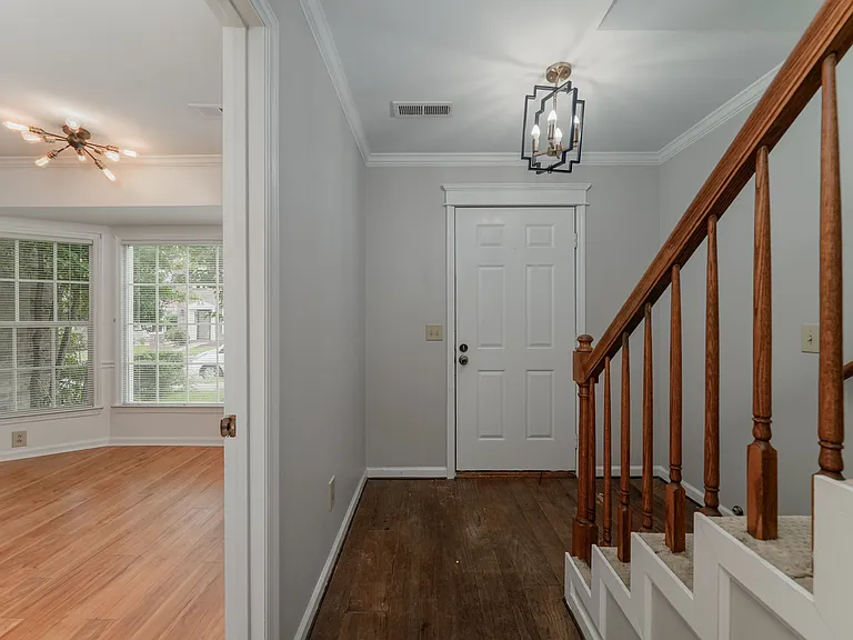 6716 Steeplechase Dr NW — Photo 2