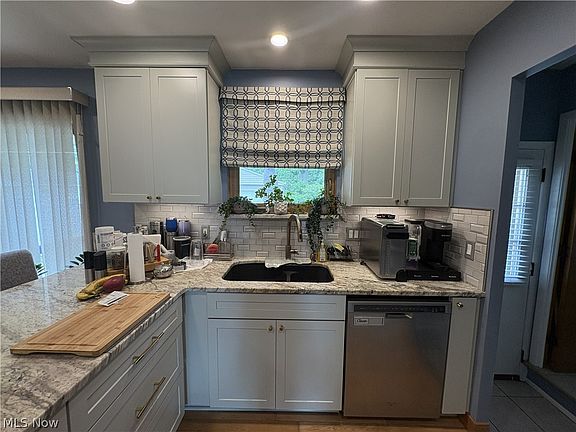 4th image of 1806 Kennedy Dr