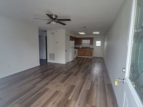 5th image of 725 9th St APT A