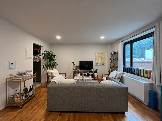 Rented by AZ REALTY NYC LLC | media 12