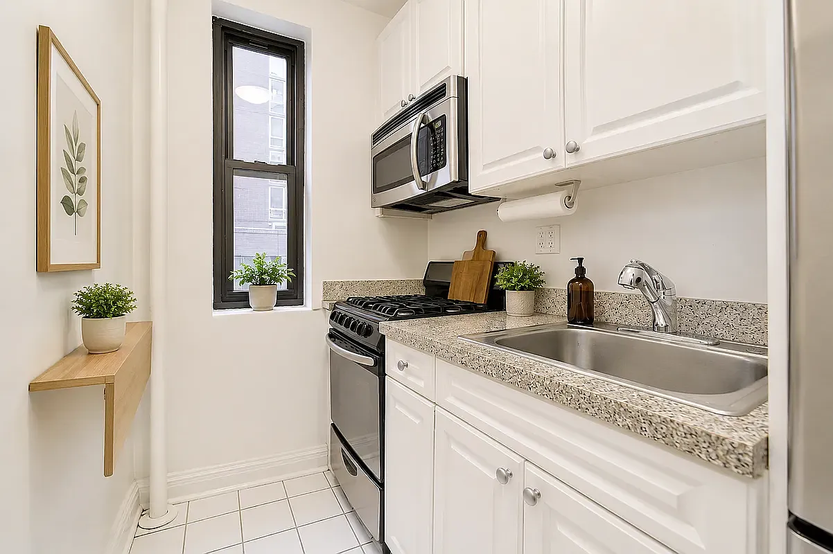124 East 24th Street — Photo 3