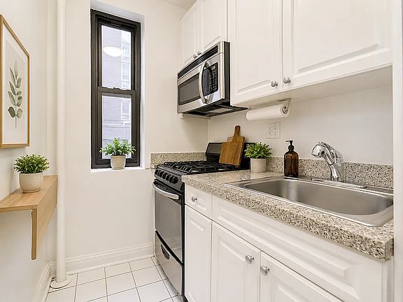 3rd image of 124 E 24th St APT 5K