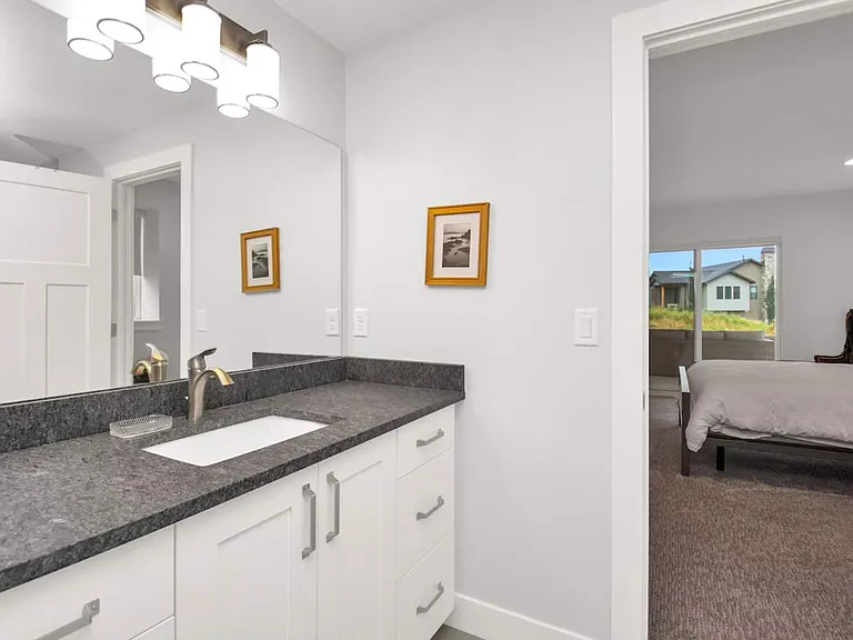 Shared full bathroom