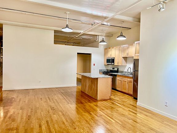 3rd image of 304 Pearl St #690335a58