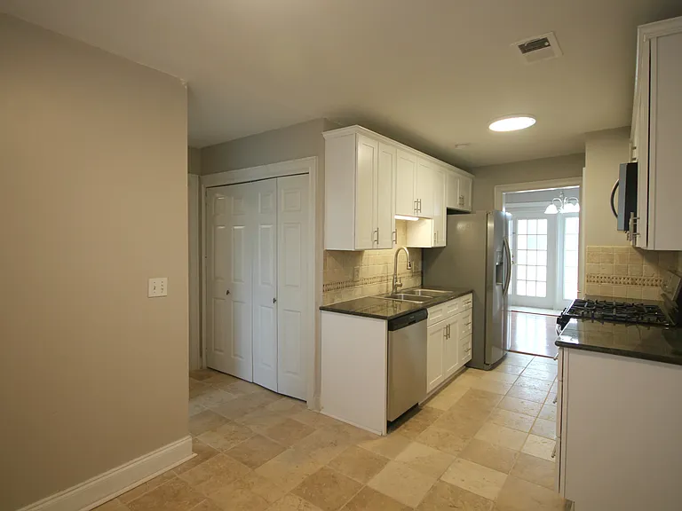 945 Mill Stone Dr — Photo 12