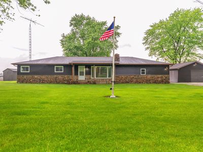 2204 S Meridian Rd, Morocco, IN, 47963
