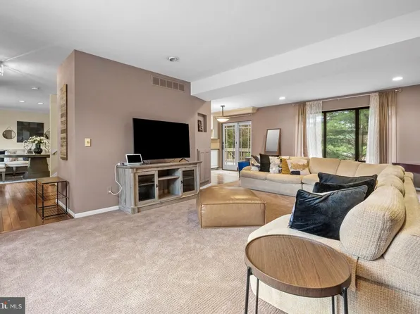 3 Oak Hill Ct, Owings Mills, MD 21117