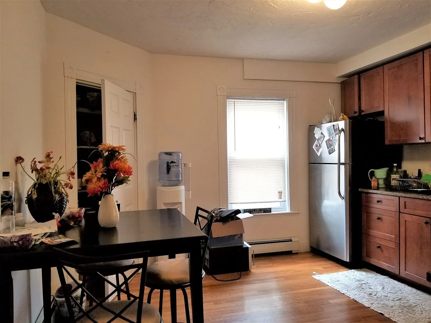 No Broker Fee! Wow! 2 Level 3 Bed In Brighton Center Avail For A 9/1 Move-In — Photo 2