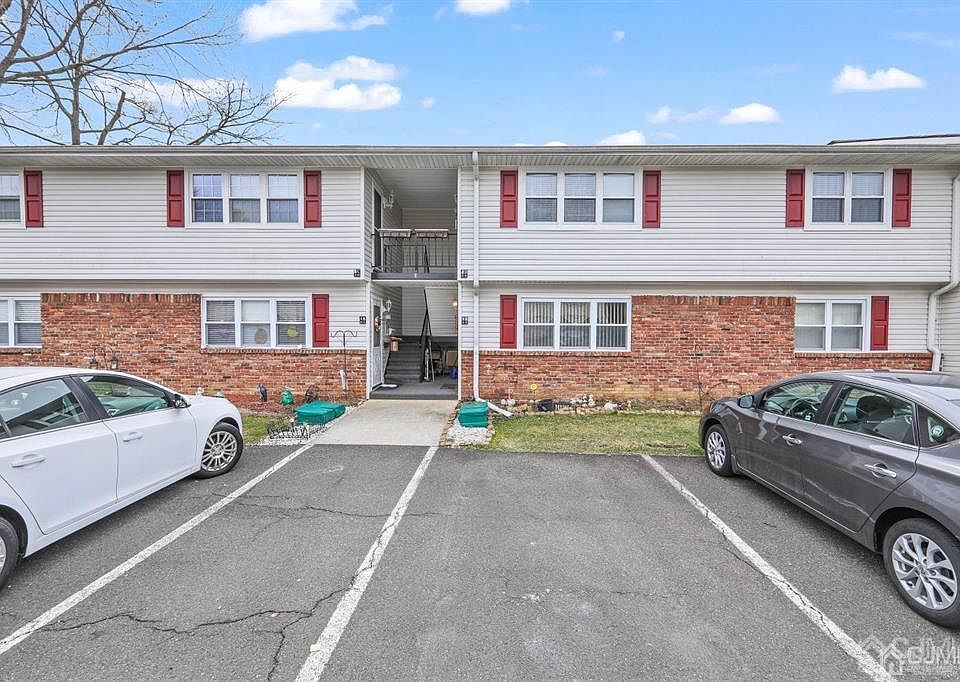 1st image of 4 Pennsylvania Dr #D