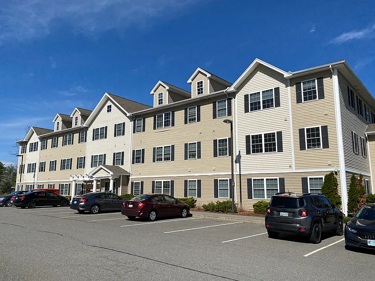 Redstone Apartments — Photo 7