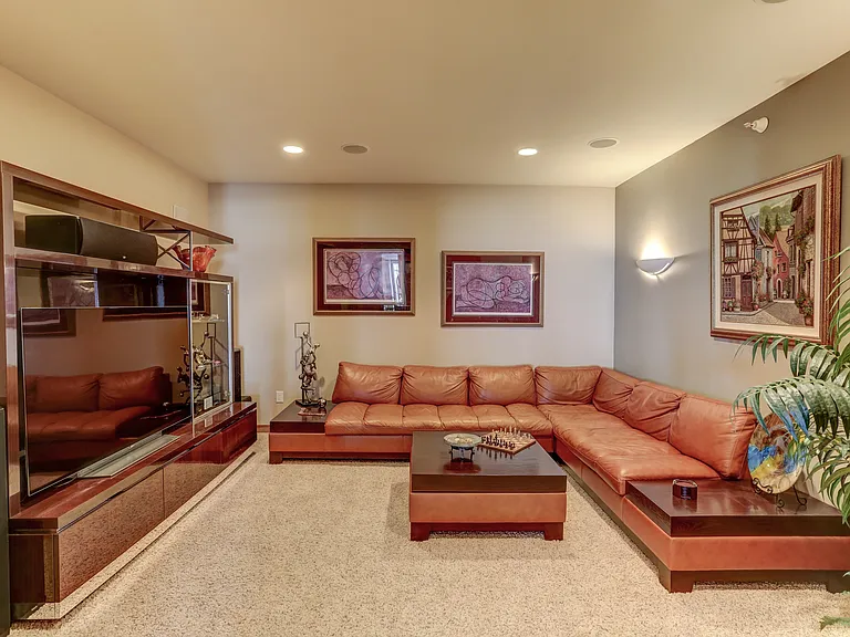 1070 Grandview Ct NE — Photo 7