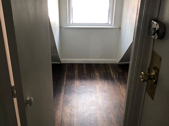 3rd image of 449 4th Ave W Floor 3