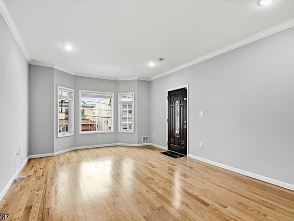 3rd image of 117 Cross St