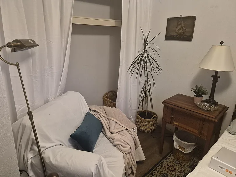 2121 Pleasanton St — Photo 3