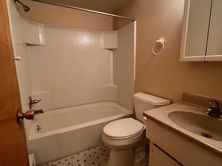 913 Dewey Ave — Photo 10