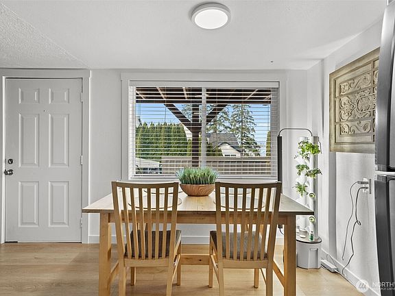 5th image of 2102 NW Kelly Drive #9