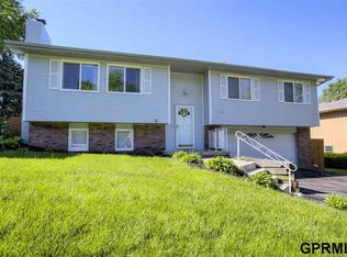11679 Sunburst St, Omaha, NE 68164