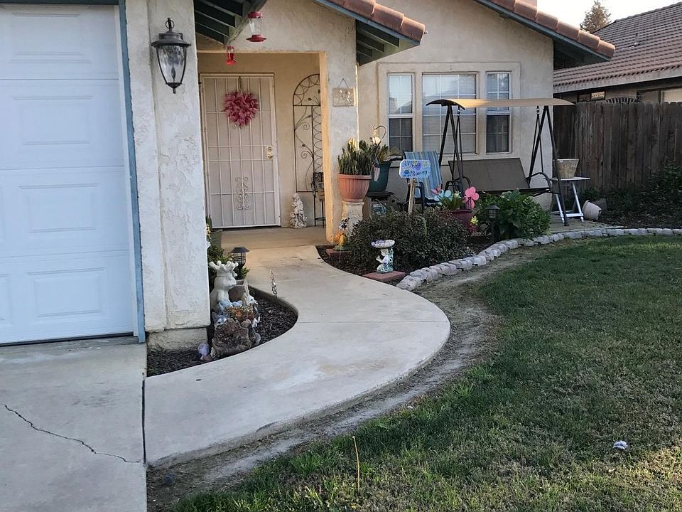 2nd image of 1855 Pyramid Ave