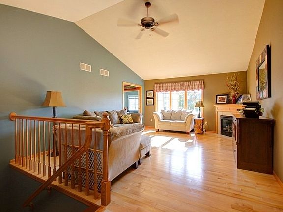 4th image of 1103 Zingg Dr