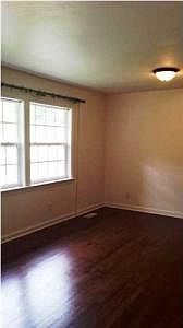 3rd image of 903 Lawson St