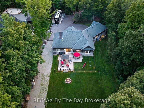 5th image of 81 Spruce St