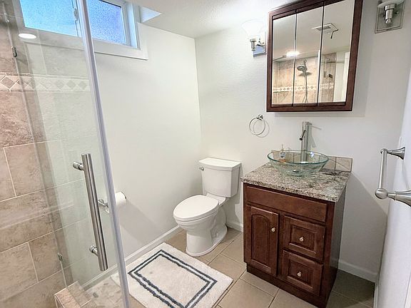 4th image of 2115 Teller St #B