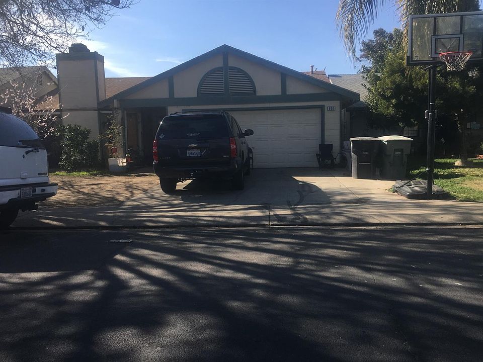 2nd image of 901 Champagne Ln