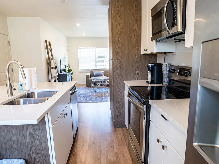 2160 Riverside Ave #7 — Photo 25