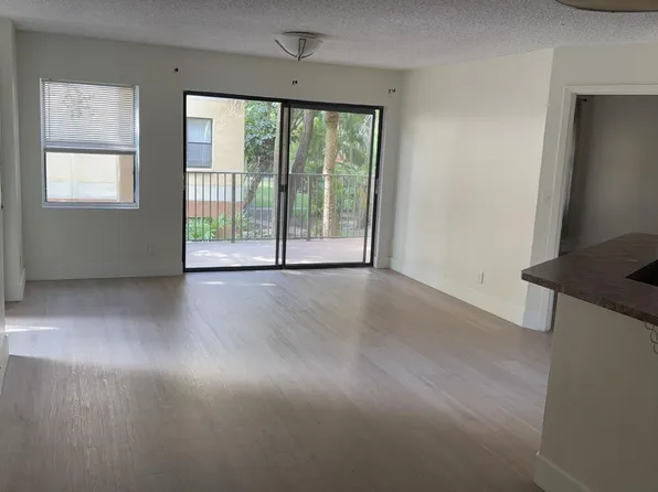 9999 Summerbreeze Dr, Fort Lauderdale, FL