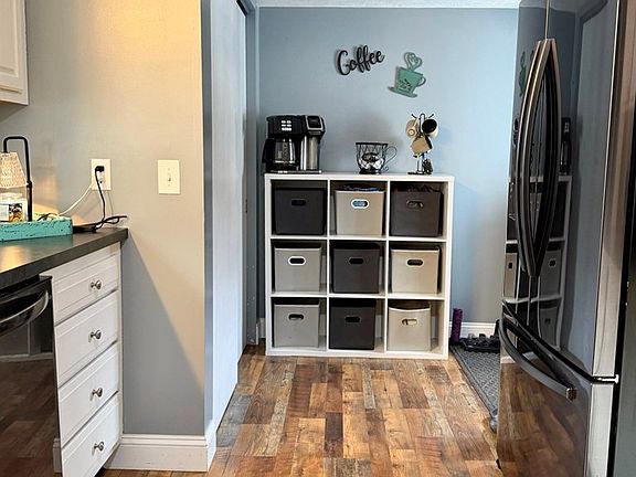 3rd image of 208 Corinne Btm