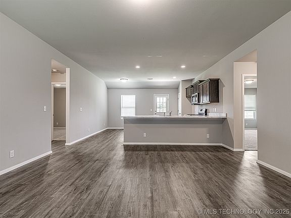4th image of 8419 E 161st Pl S