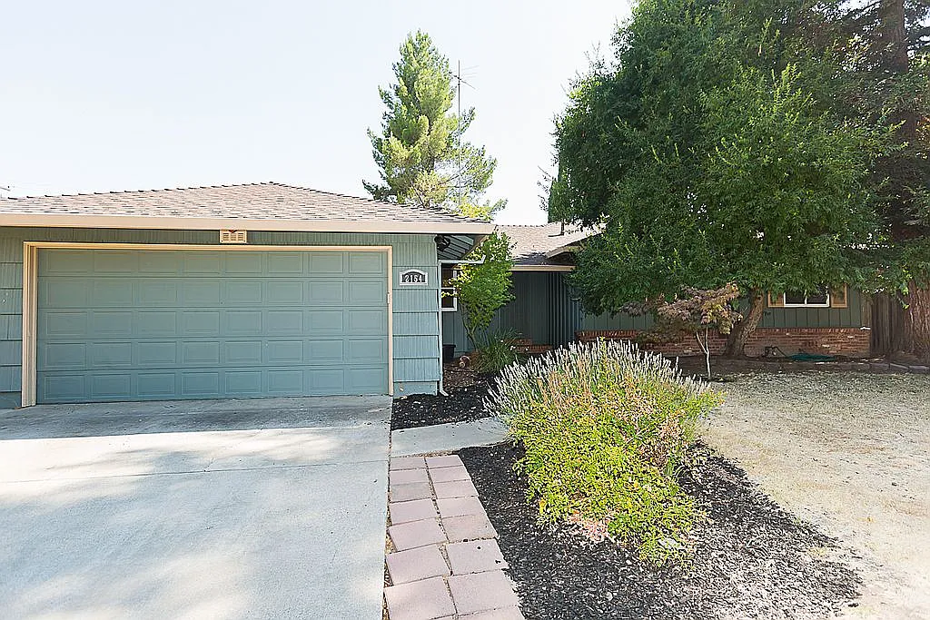 2154 Sarazen Ave photo 1