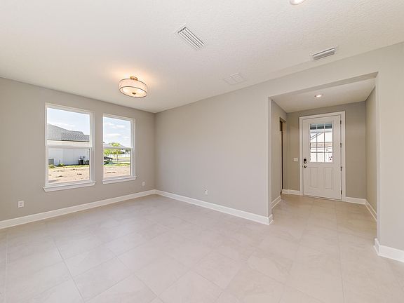 4th image of 640 Charter Oaks Blvd
