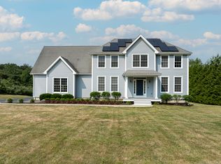 10 Esther Pond Ln, East Lyme, CT 06333