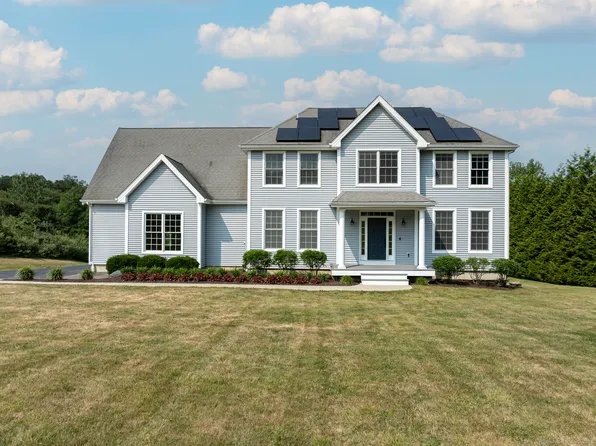 10 Esther Pond Lane, East Lyme, CT 06333