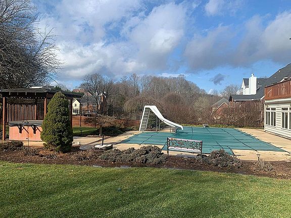 2nd image of 208 Southridge Dr