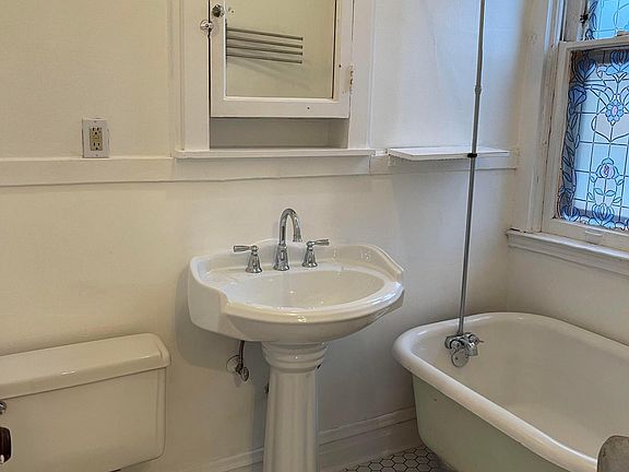 4th image of 6819 N Olmsted Ave #2R