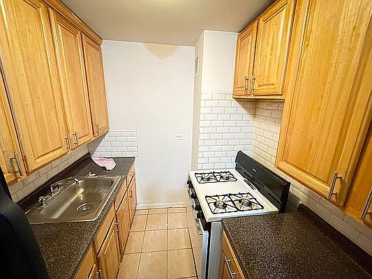 3rd image of 410 Saint Nicholas Ave #1A