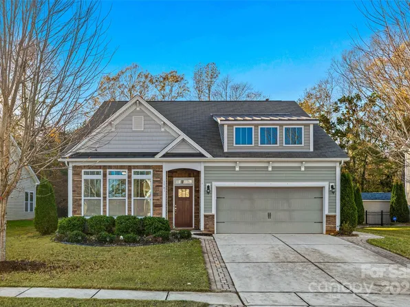 1541 Hedge Apple Rd, Clover, SC 29710