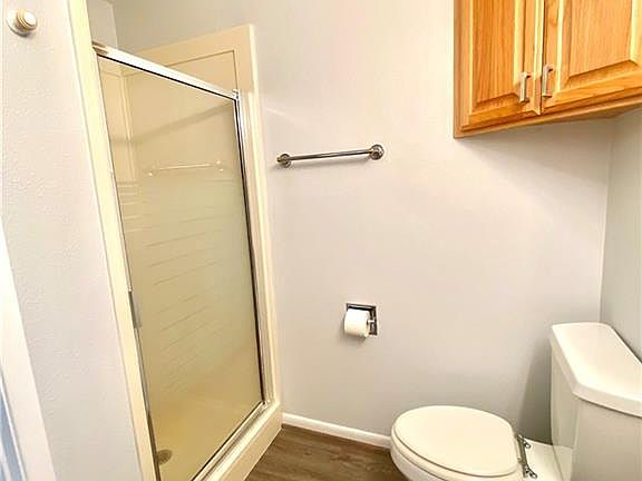 5th image of 4110 Woodcrest Dr