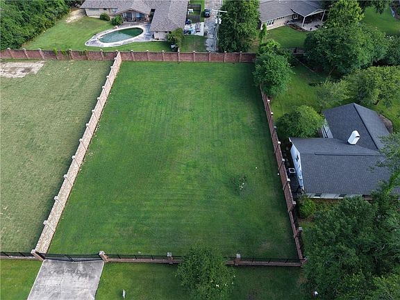 2nd image of 911 Greenlawn Dr