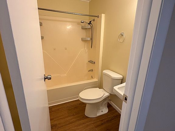 5th image of 129 Curtis Ave #5