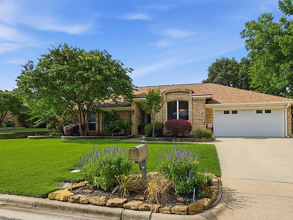 3rd image of 325 Marseille Dr