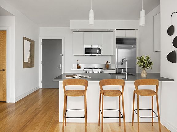 3rd image of 550 W 54th St APT 22F